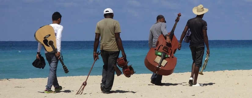 Couleur café et plage de Cuba