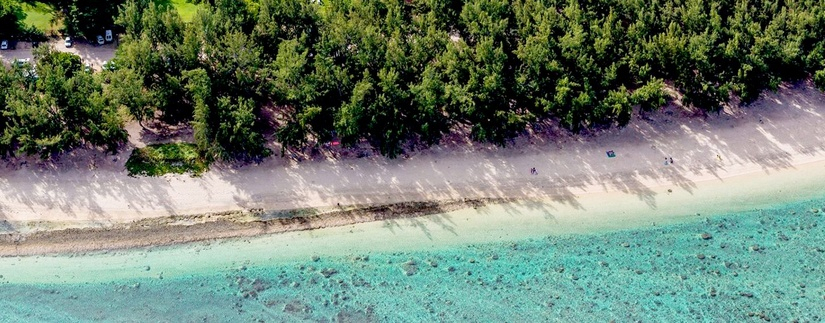 Regard sur l'Île de la Réunion et l'île Maurice